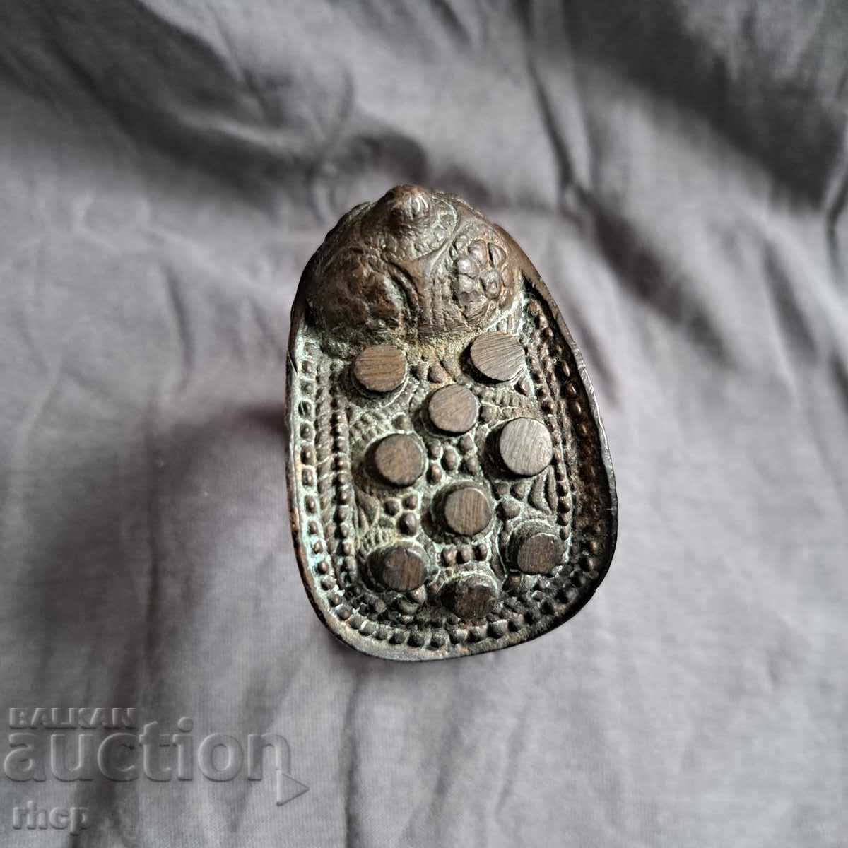 Auction Renaissance slingshot bracelet Auction Renaissance slingshot bracelet