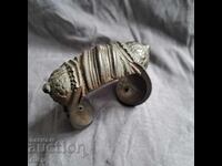 Renaissance slingshot bracelet