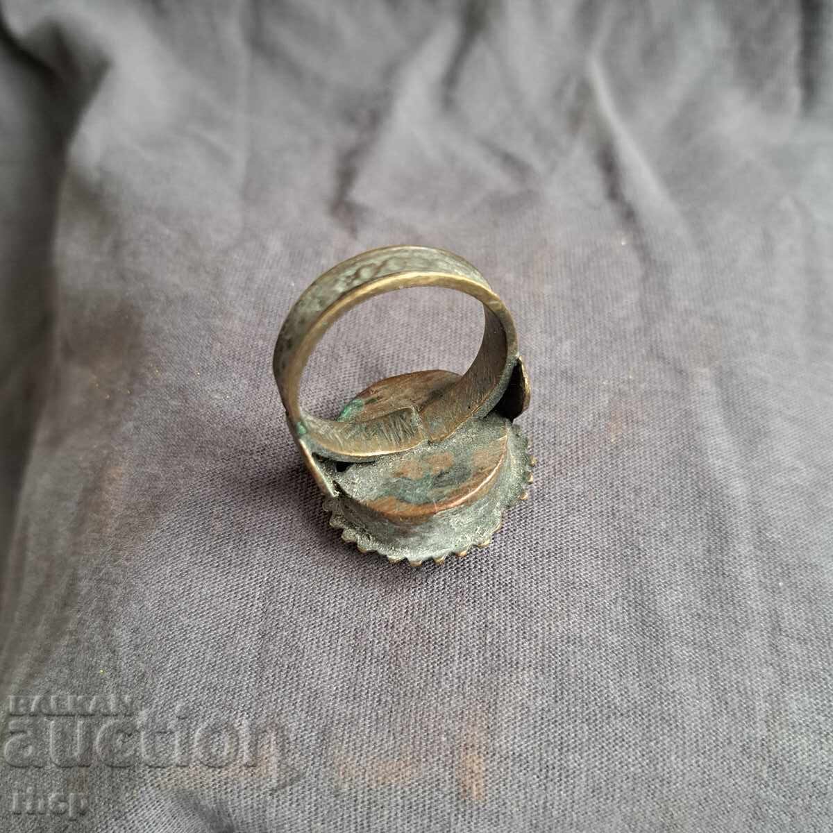 Auction Renaissance ring Auction Renaissance ring