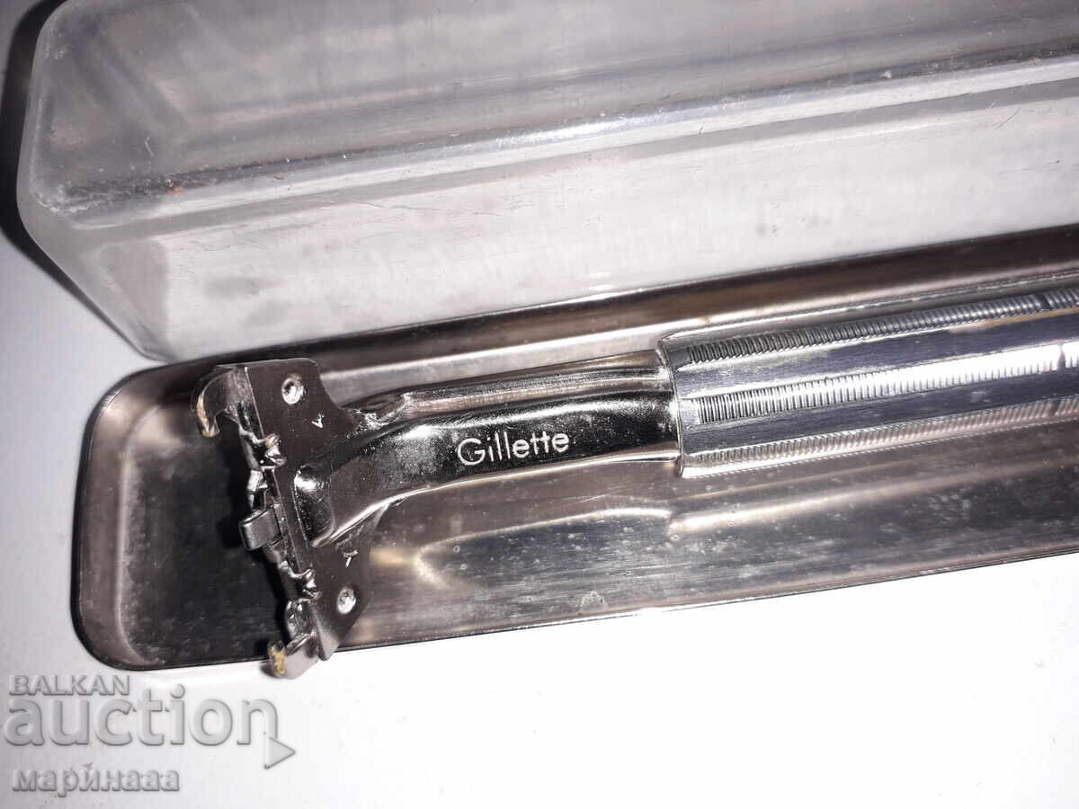 OLD GILLETTE RAZOR IN BOX with price 7.00 BGN | € 3.58