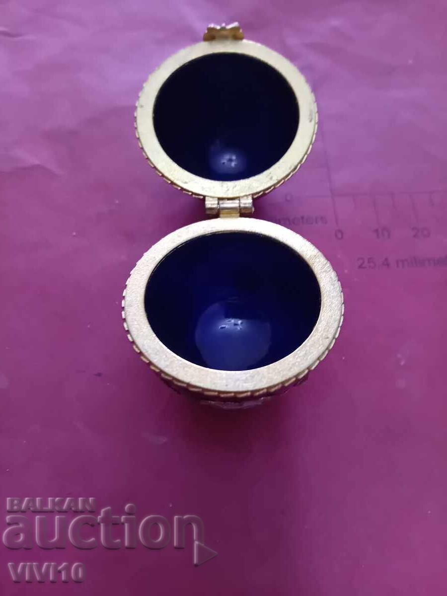 Δημοπρασία Αρχαίο αυγό κλαζόνε