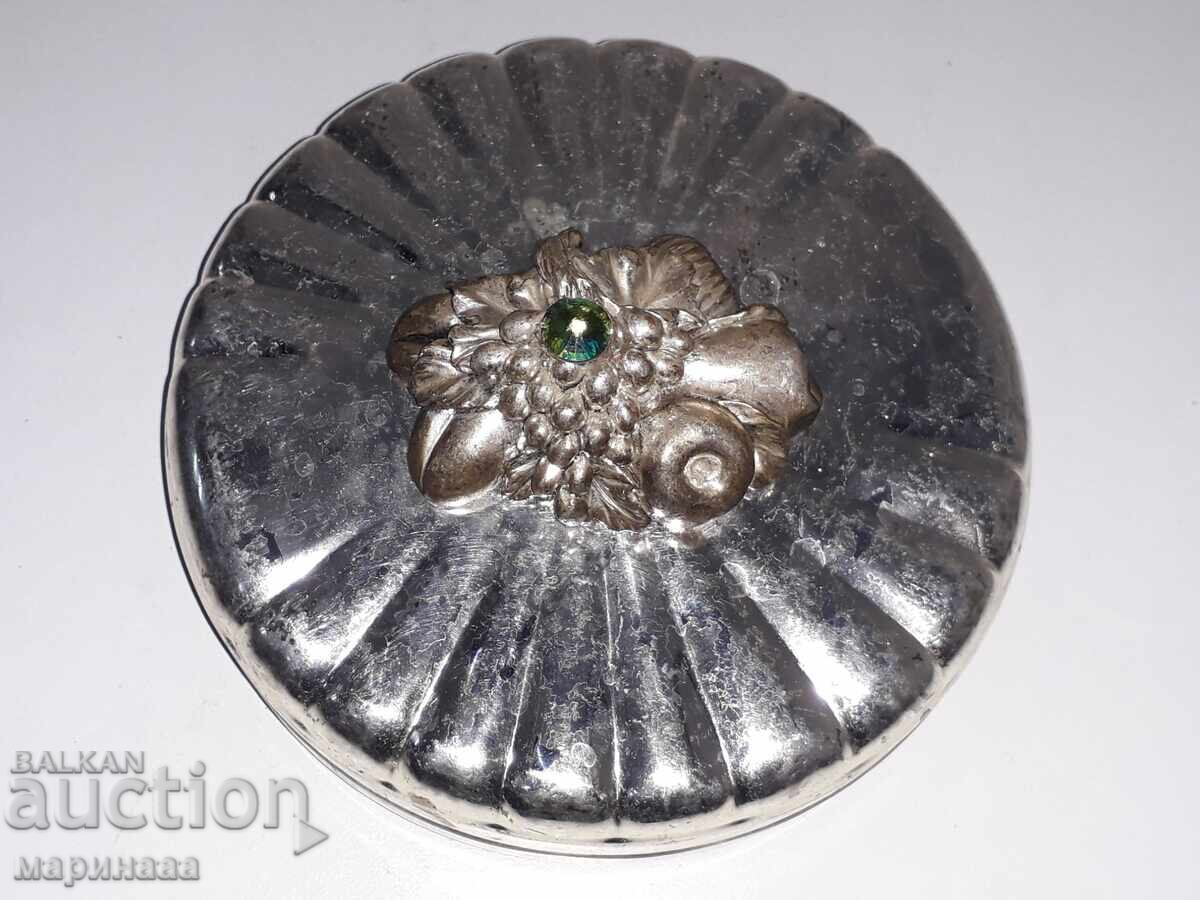 OLD METAL BOX with price 8.00 BGN | € 4.09