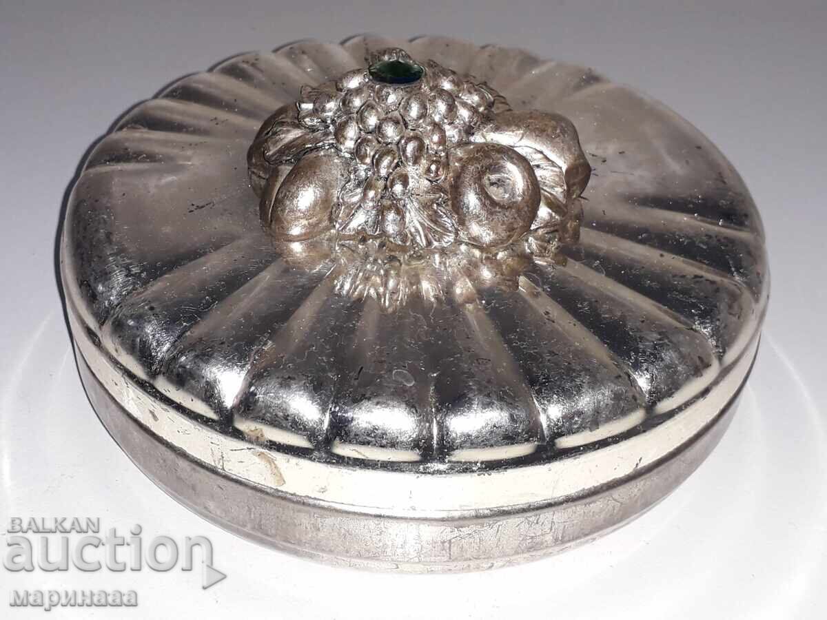 СТАРА МЕТАЛНА КУТИЯ