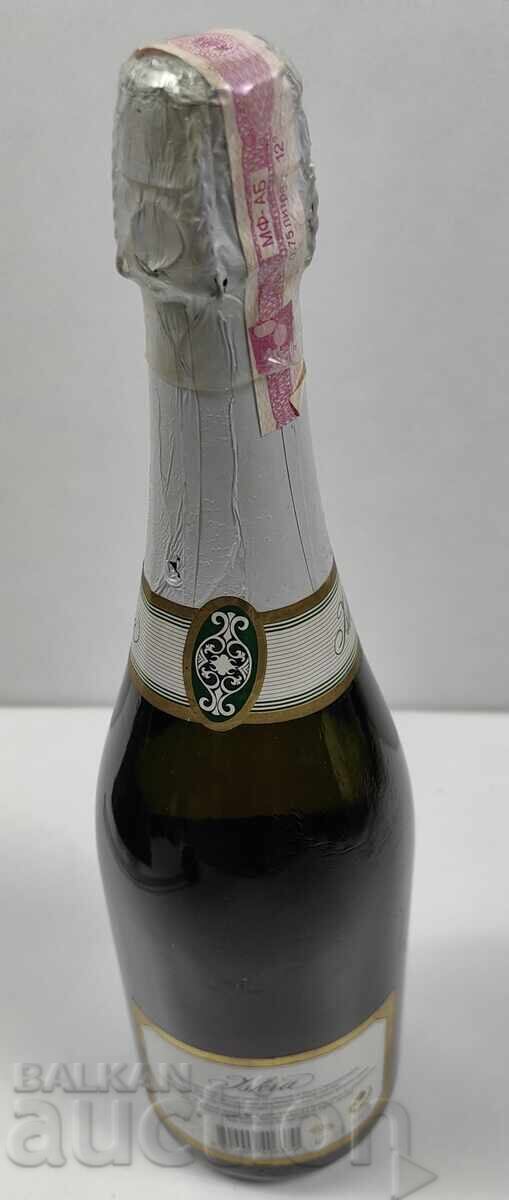 Delivery of 2000 CHAMPAGNE ISKRA FULL BOTTLE BOTTLE UNFIT FOR USE