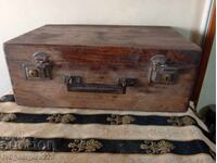 Ladă veche de lemn pentru decorațiuni