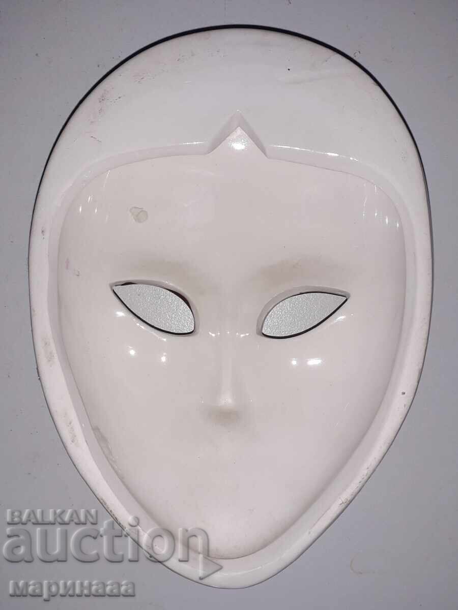 Licitație MASCA FRUMOASĂ