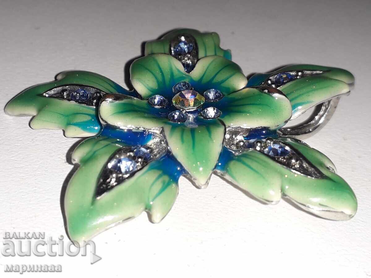 Auction  BROOCH - PENDANT. METAL, ENAMEL