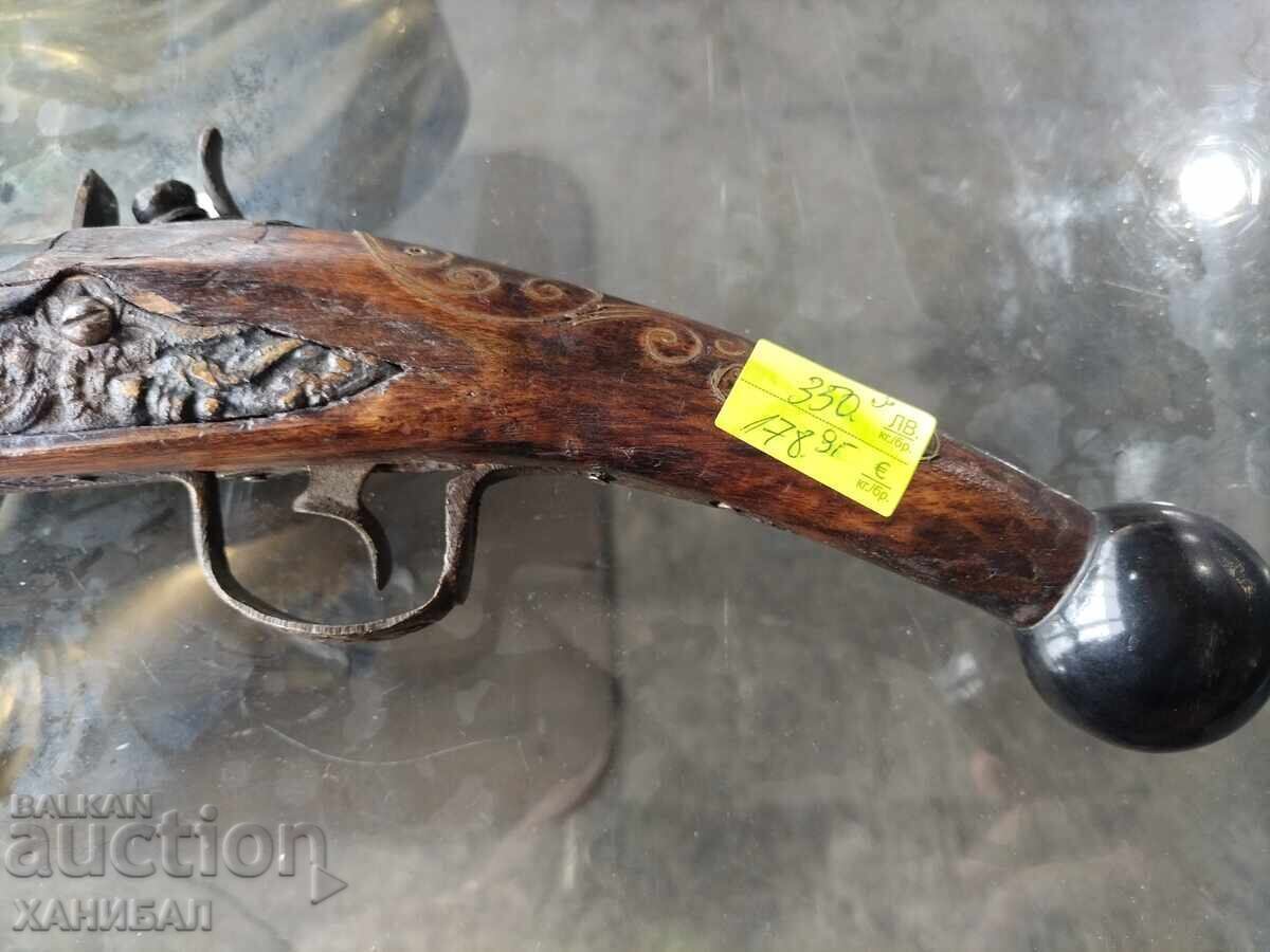 CUȚIT DE CREMĂ cu preț € 150.00 | 293.38 BGN