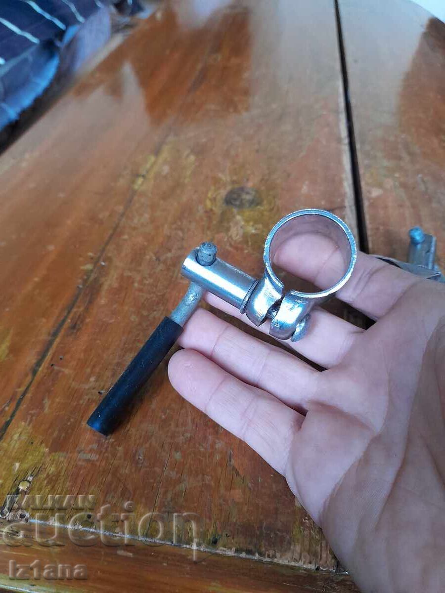 Παλιά σφιγκτήρες σύσφιξης για σέλα, τιμόνι ποδηλάτου με τιμή 45.00 BGN | € 23.01