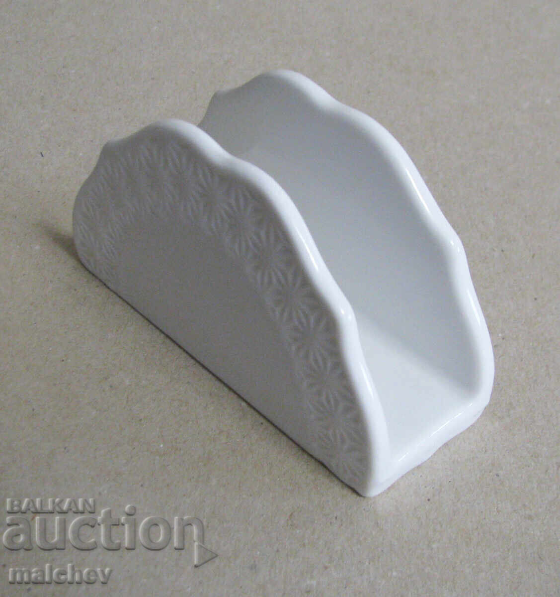 Delivery of Porcelain white napkin holder, embossed decoration, excellent Delivery of Porcelain white napkin holder, embossed decoration, excellent