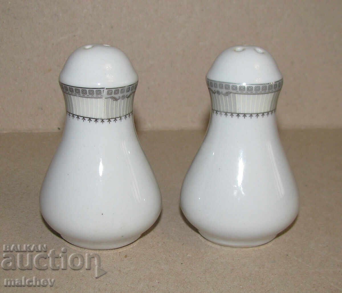 Lot of 2 porcelain salt shakers - pair of salt shakers, excellent condition with price 5.00 BGN | € 2.56 Lot of 2 porcelain salt shakers - pair of salt shakers, excellent condition with price 5.00 BGN | € 2.56