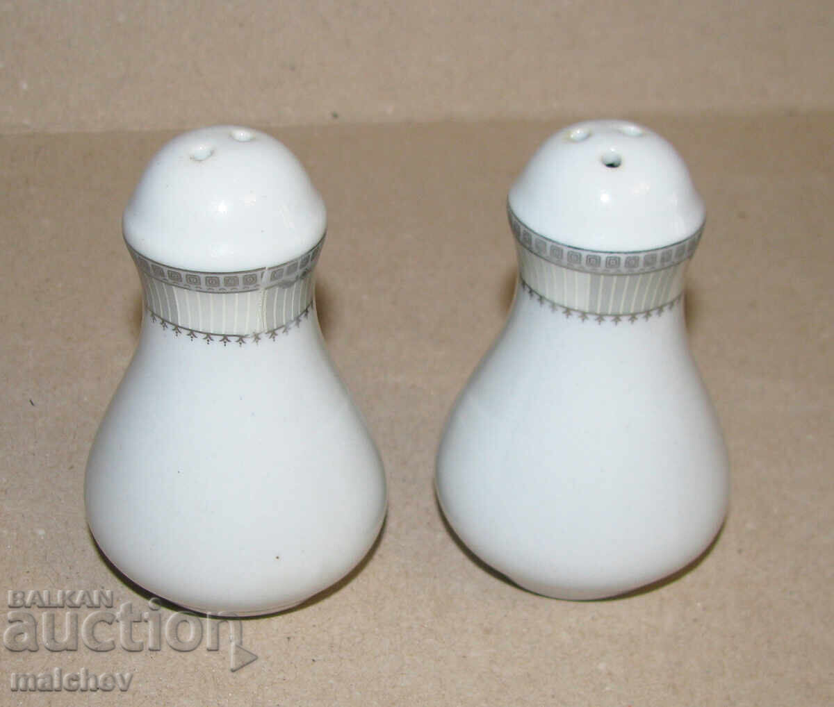 Lot of 2 porcelain salt shakers - pair of salt shakers, excellent condition Lot of 2 porcelain salt shakers - pair of salt shakers, excellent condition