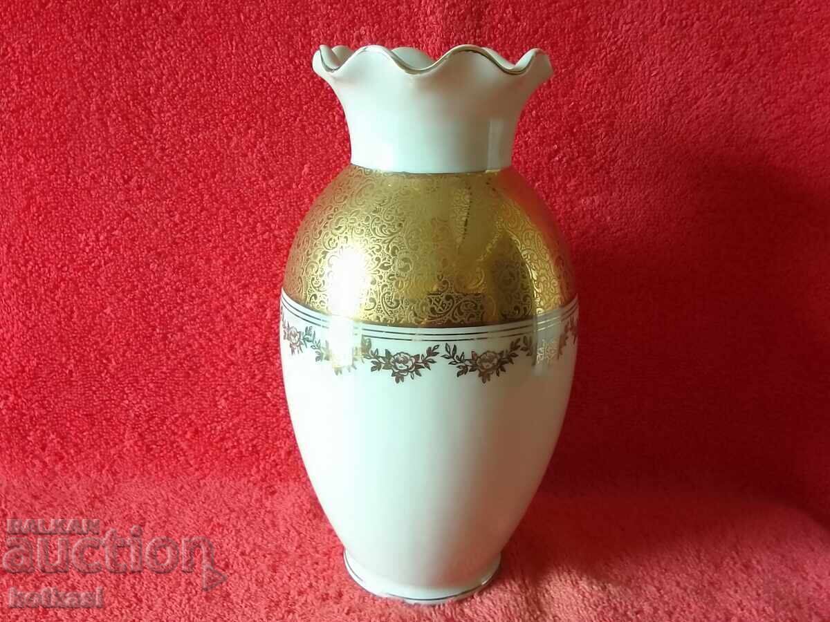 Vază din porțelan vechi ALKA kunst Marion aurire masivă H 20 cm cu preț 165.50 BGN | € 84.62 Vază din porțelan vechi ALKA kunst Marion aurire masivă H 20 cm cu preț 165.50 BGN | € 84.62