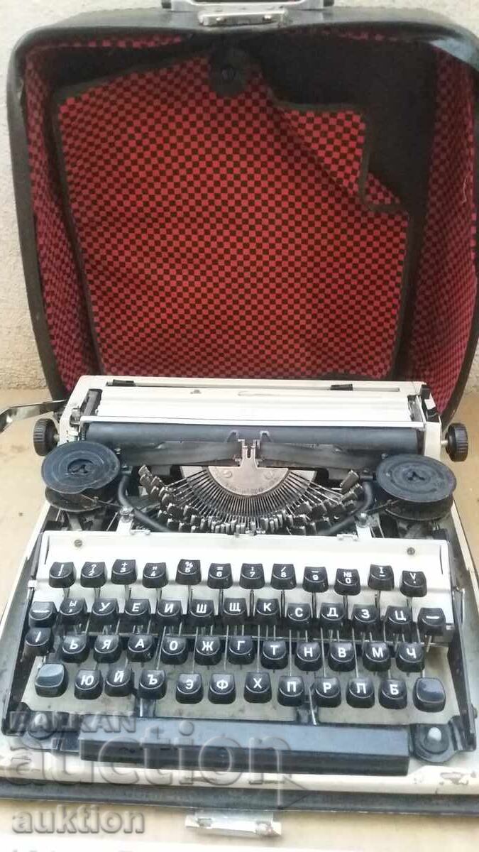 Livrarea MAȘINĂ DE SCRIS VECHE, SOCIALISTĂ