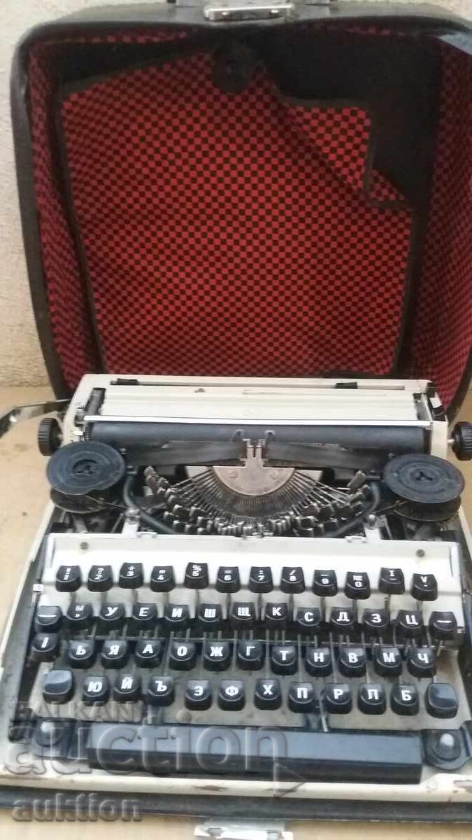 MAȘINĂ DE SCRIS VECHE, SOCIALISTĂ