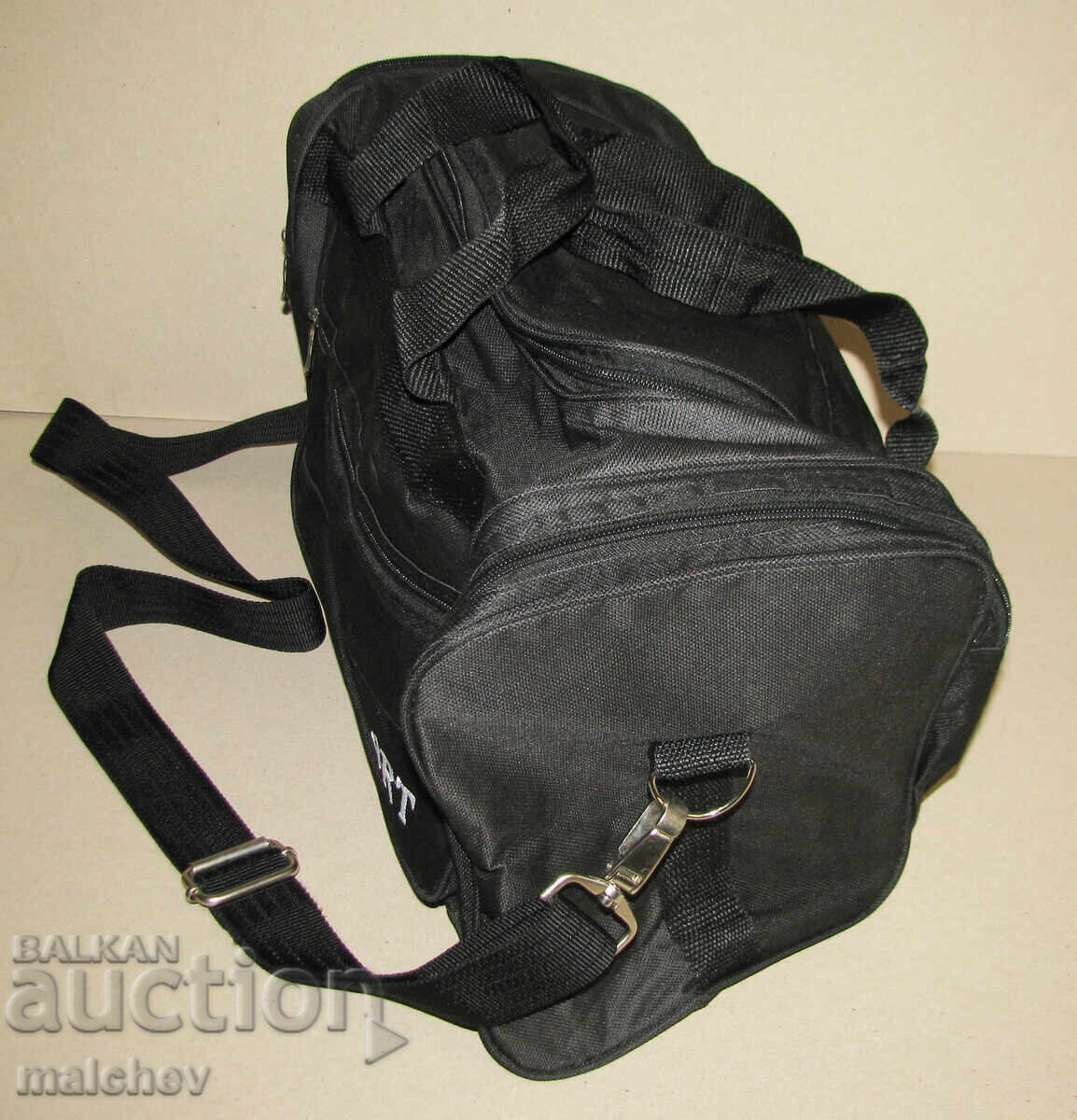 Geantă sport de voiaj Sport textilă neagră 47/22/20, excelentă cu preț 6.00 BGN | € 3.07