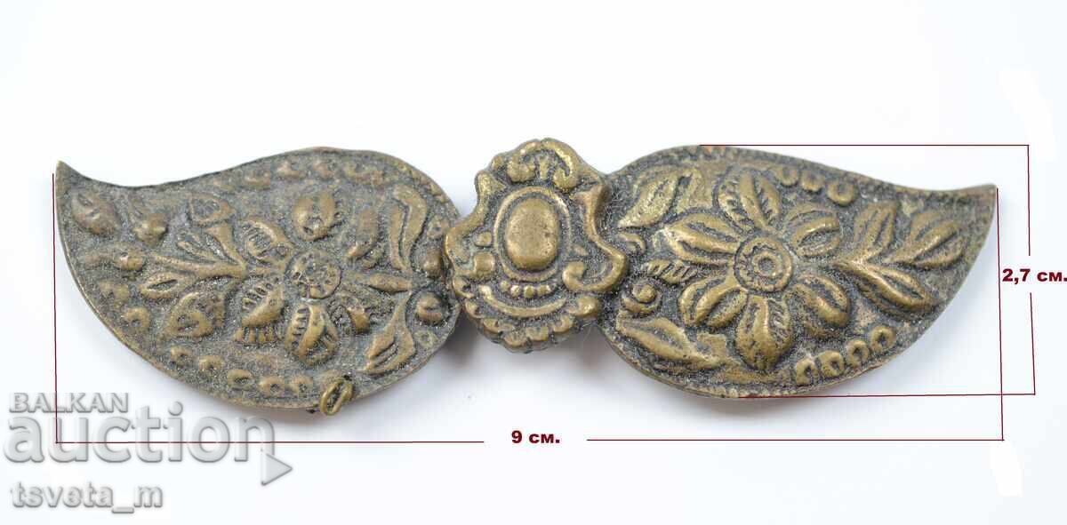 Auction  Small / children's bronze clasps / buckles for folk costume
