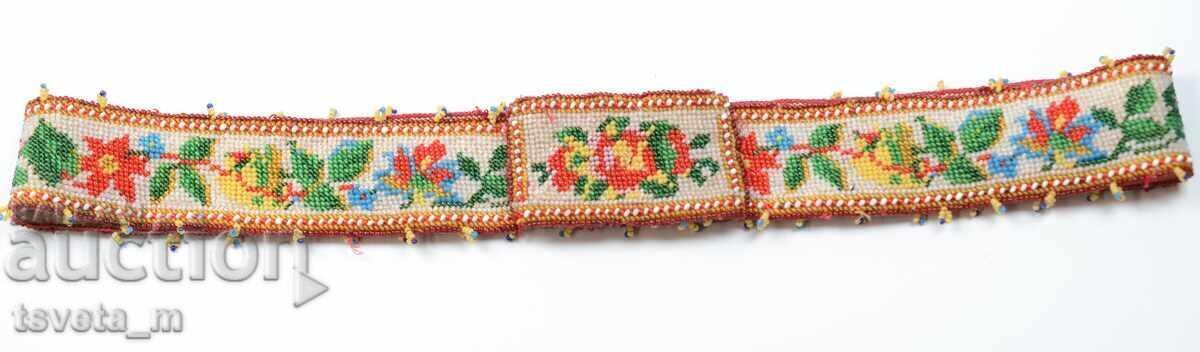 Centură veche renascentistă cu mărgele de sticlă cu preț 120.00 BGN | € 61.36 Centură veche renascentistă cu mărgele de sticlă cu preț 120.00 BGN | € 61.36