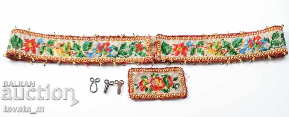 Licitație Centură veche renascentistă cu mărgele de sticlă Licitație Centură veche renascentistă cu mărgele de sticlă