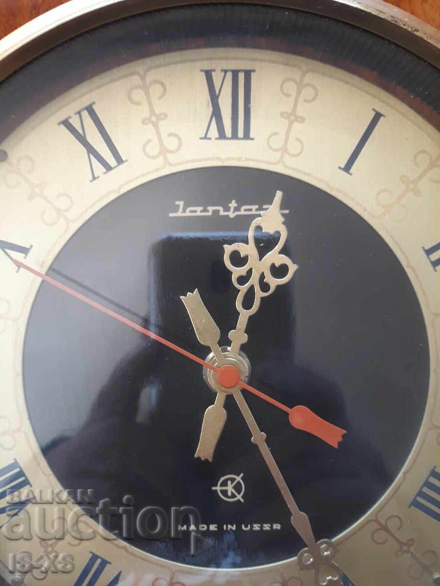 Стенен Руски часовник с цена 20.00 лв. | € 10.23 Стенен Руски часовник с цена 20.00 лв. | € 10.23