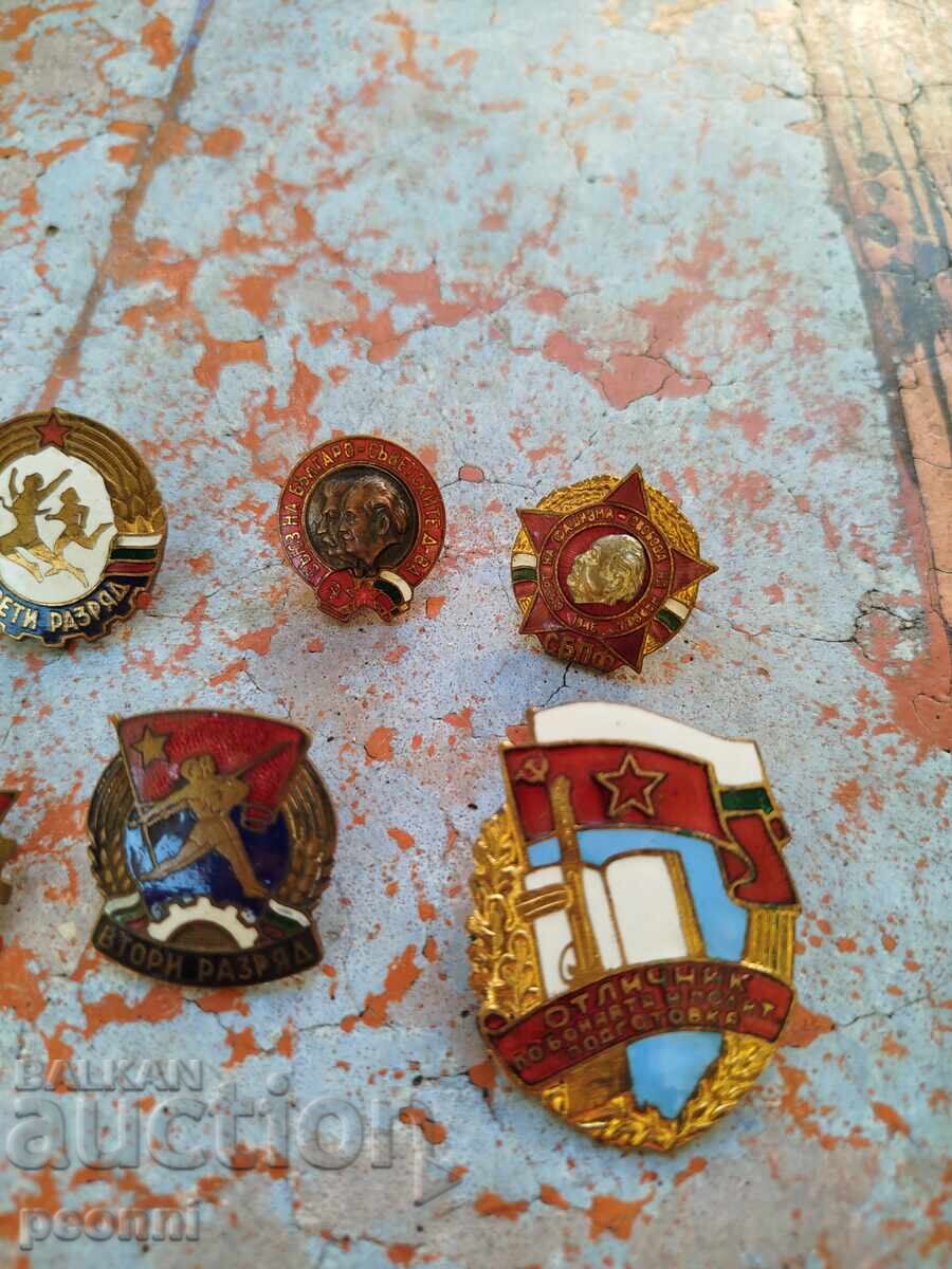 Аукцион Лот емайлирани значки