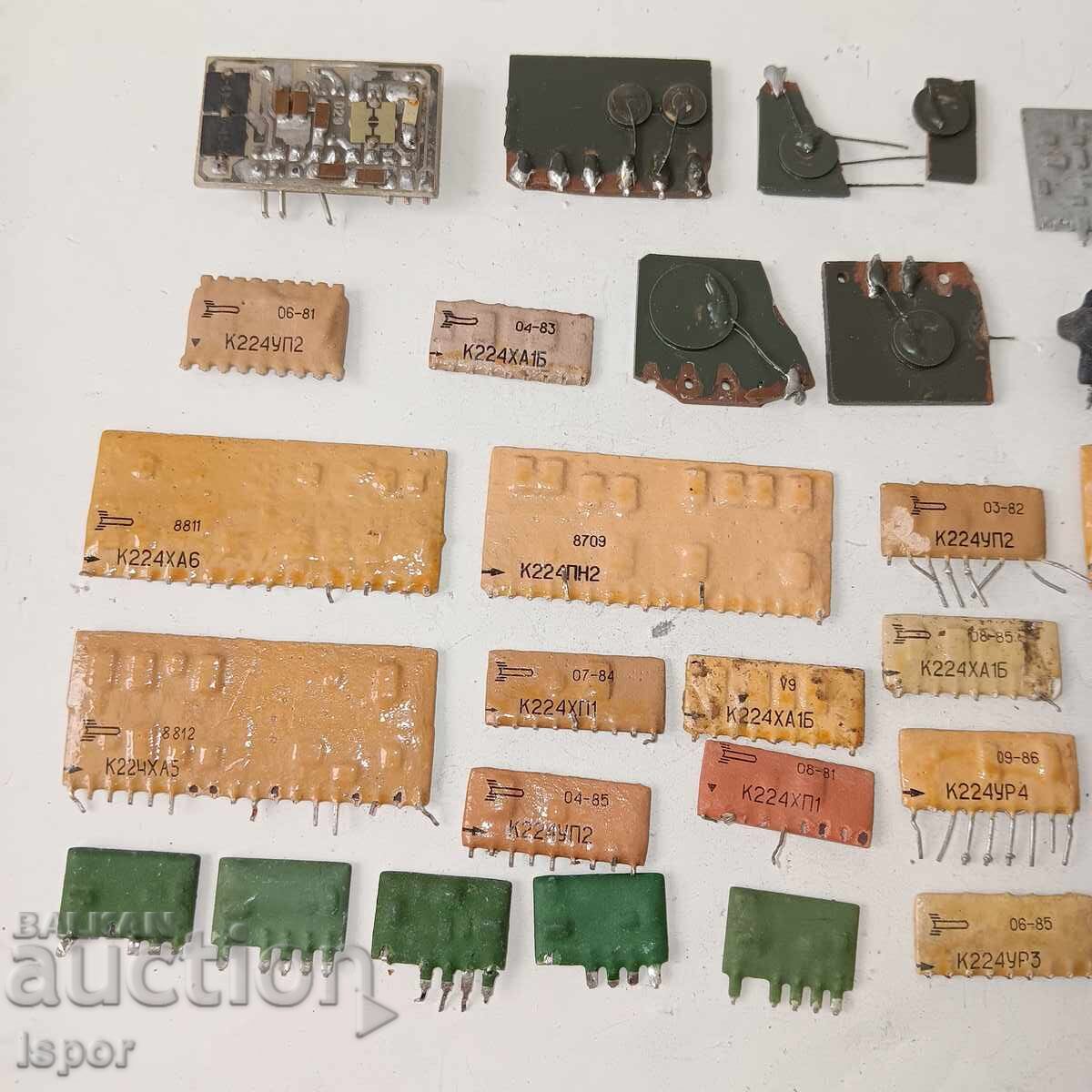 Integrated circuits / microchips with price 40.00 BGN | € 20.45