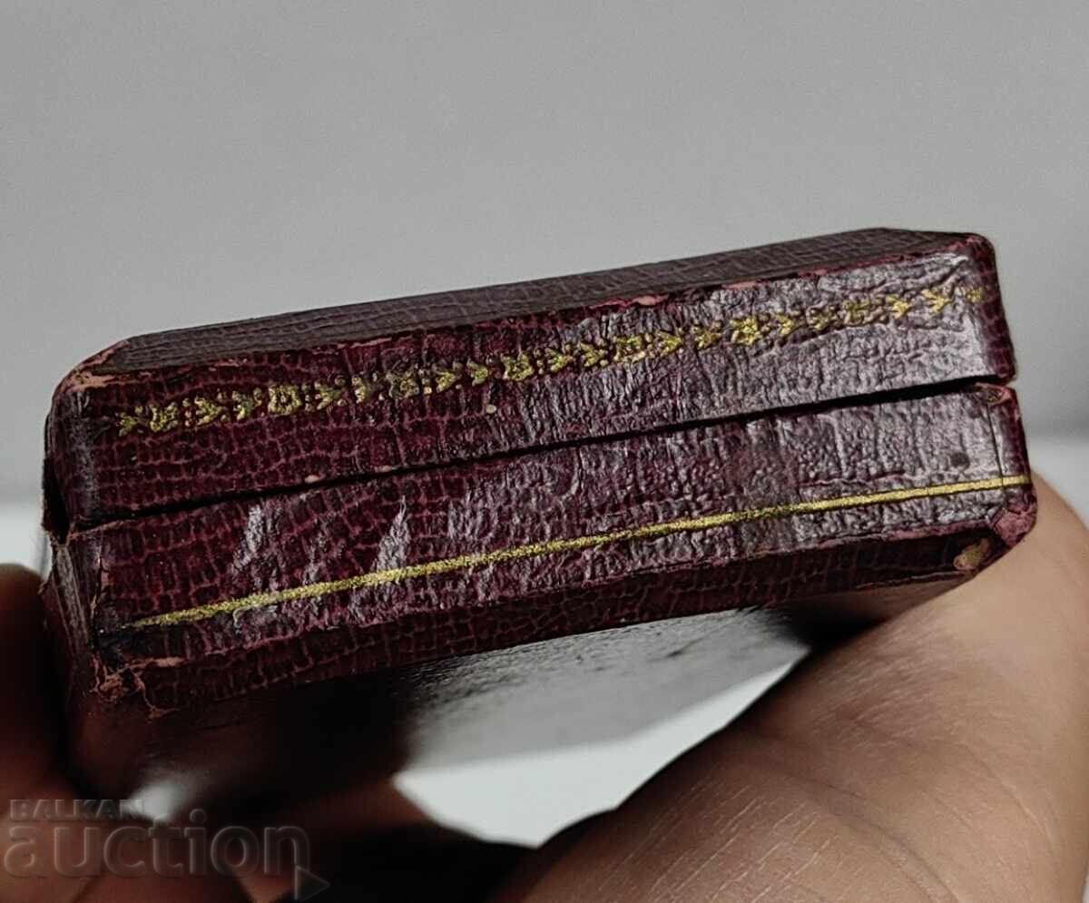 Delivery of OLD JEWELRY BOX, MARKED Delivery of OLD JEWELRY BOX, MARKED