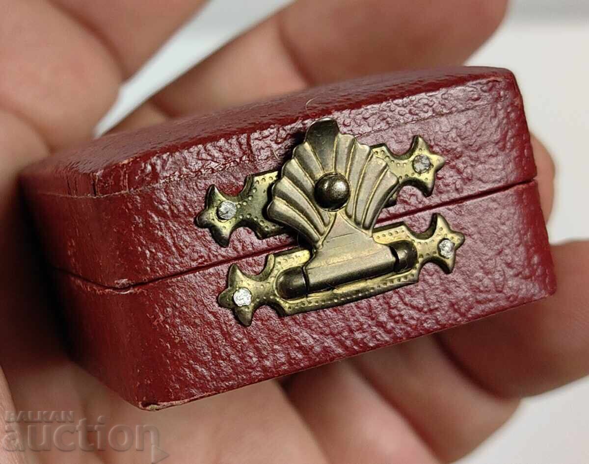 Auction  OLD WOODEN BOX