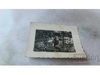 Fotografie Sofia Tineră fată în curte 1939