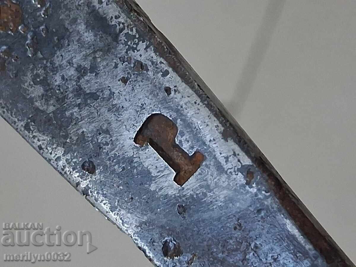 Delivery of Ottoman razor blade, approximately 200-240 years old Delivery of Ottoman razor blade, approximately 200-240 years old