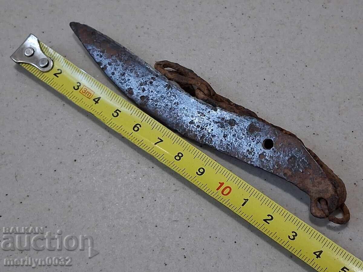 Delivery of Ottoman razor blade, approximately 200-240 years old Delivery of Ottoman razor blade, approximately 200-240 years old