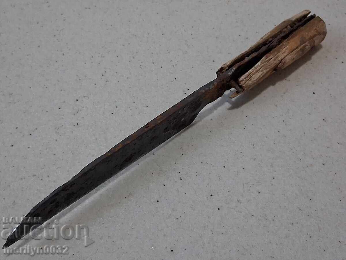 Παλαιό βουλγαρικό μαχαίρι Οθωμανικής αυτοκρατορίας ακιουλάκ με τιμή 89.00 BGN | € 45.50