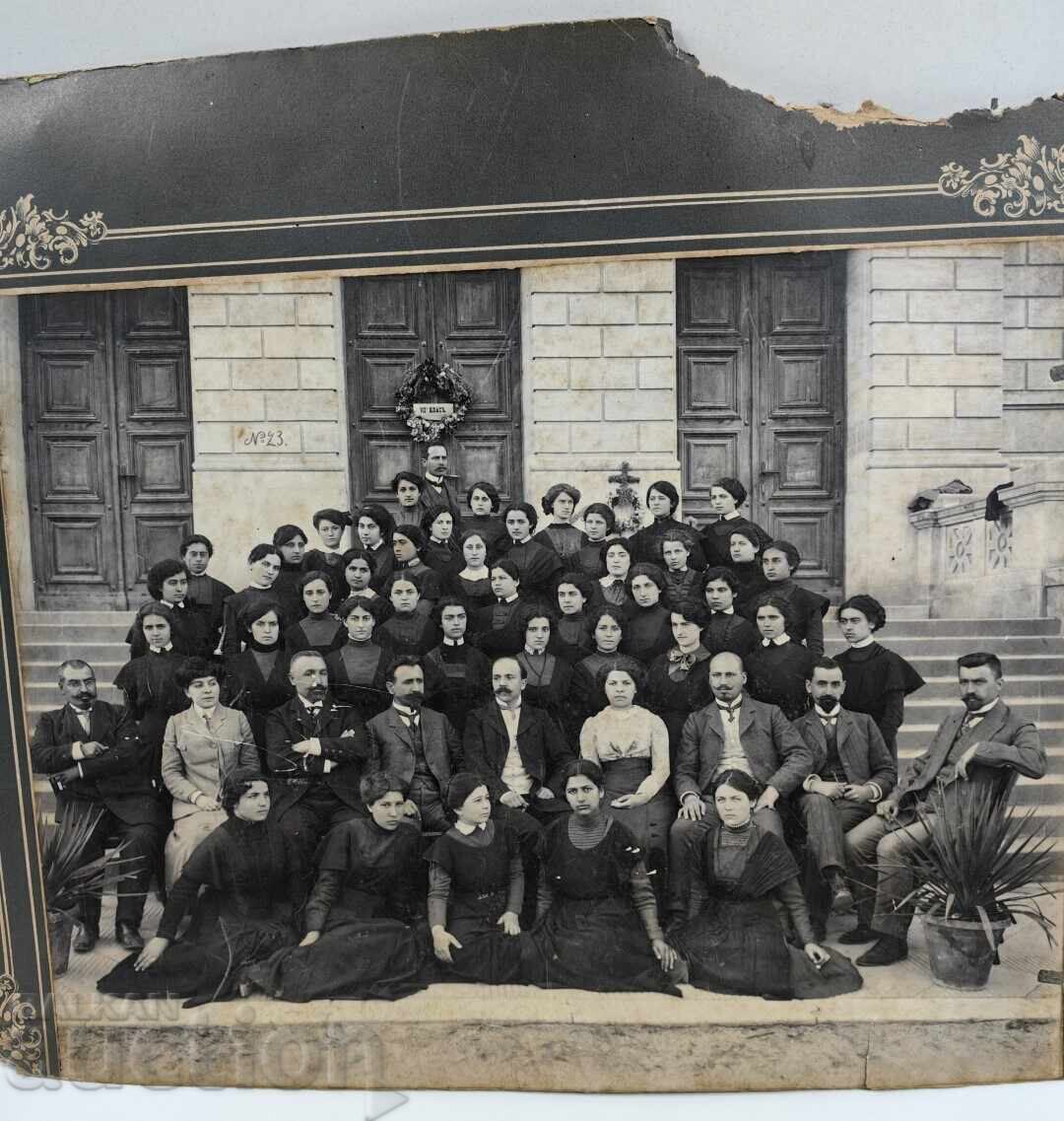 УЧИТЕЛ УЧЕНИЦИ УЧИЛИЩЕ СНИМКА ФОТОГРАФИЯ КАРТОН