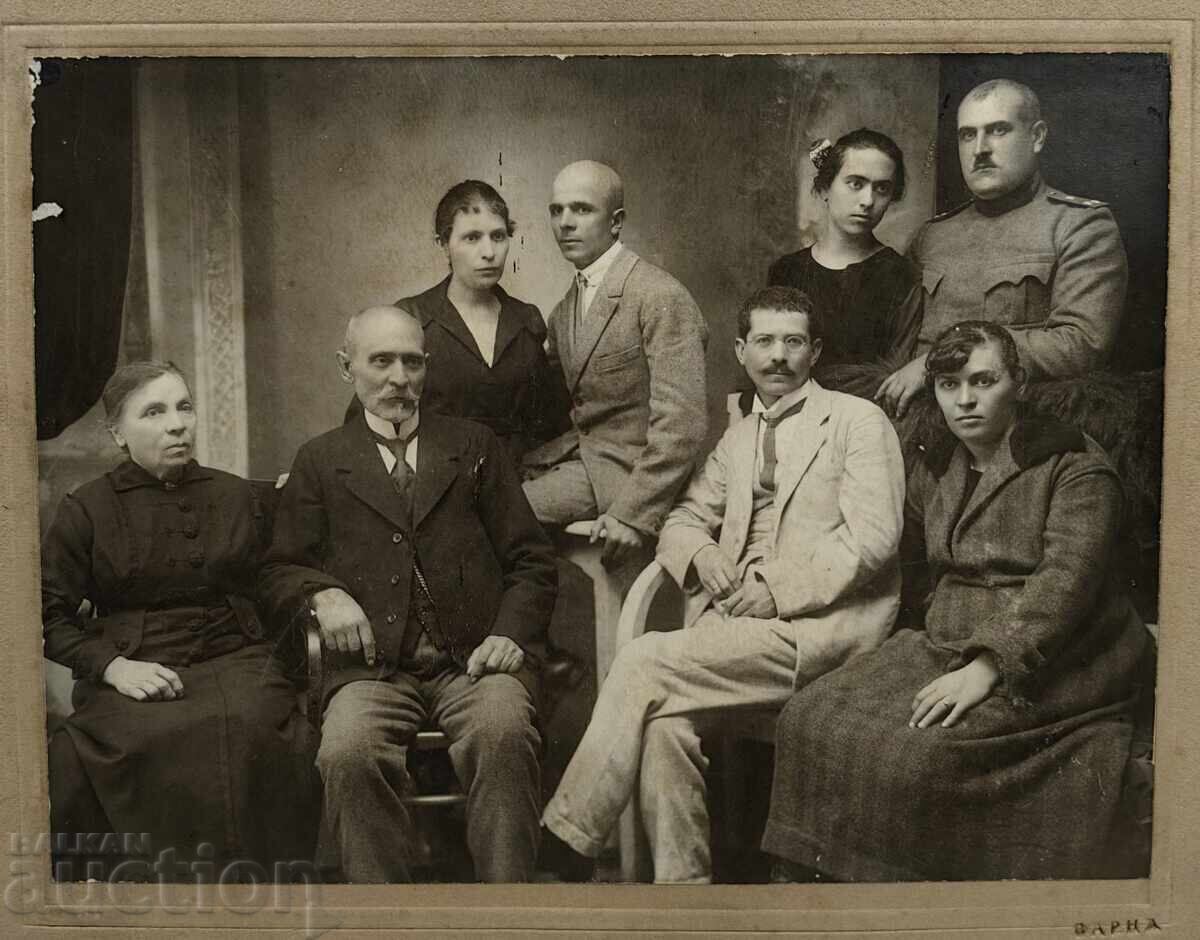 Licitație 1922 VARNA POZĂ DE FAMILIE VECHE FOTOGRAFIE CARTON Licitație 1922 VARNA POZĂ DE FAMILIE VECHE FOTOGRAFIE CARTON