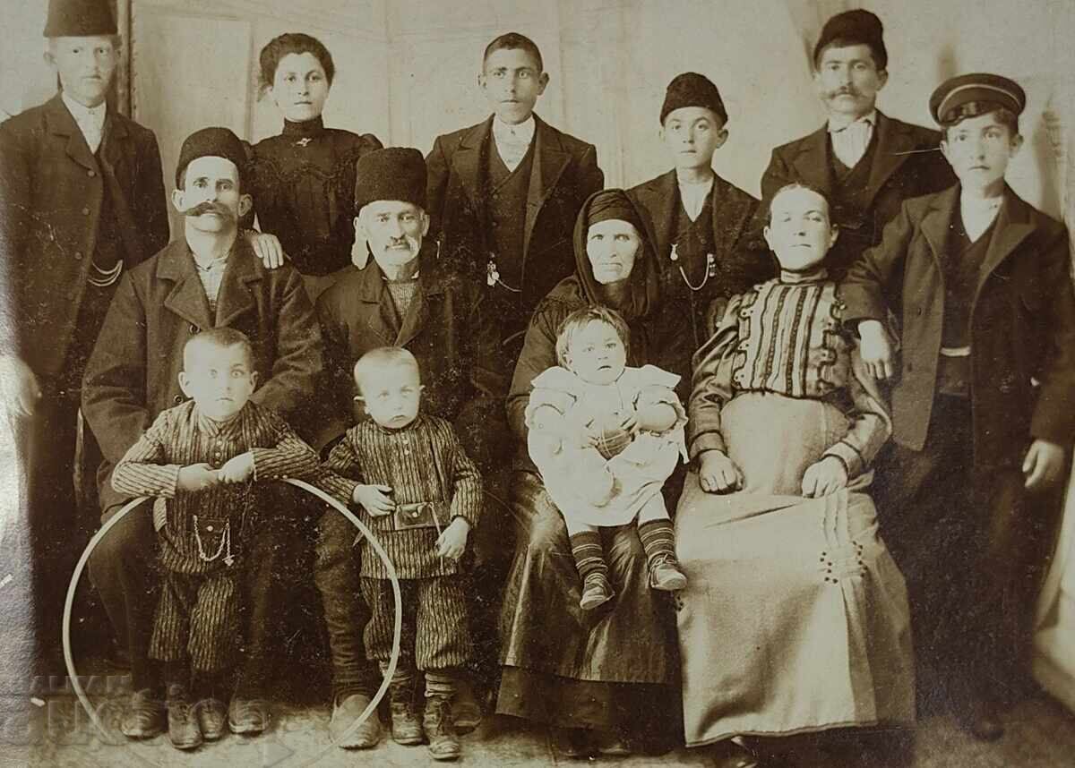 Delivery of END OF THE 19TH CENTURY OLD FAMILY PHOTO PHOTOGRAPH