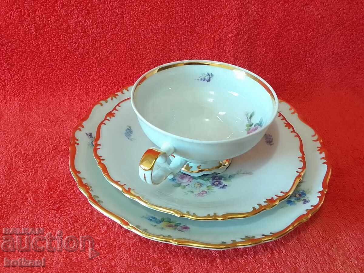 Set vechi triplu placat cu aur - ceașcă, 2 farfurii stare excelentă cu preț € 65.50 | 128.11 BGN