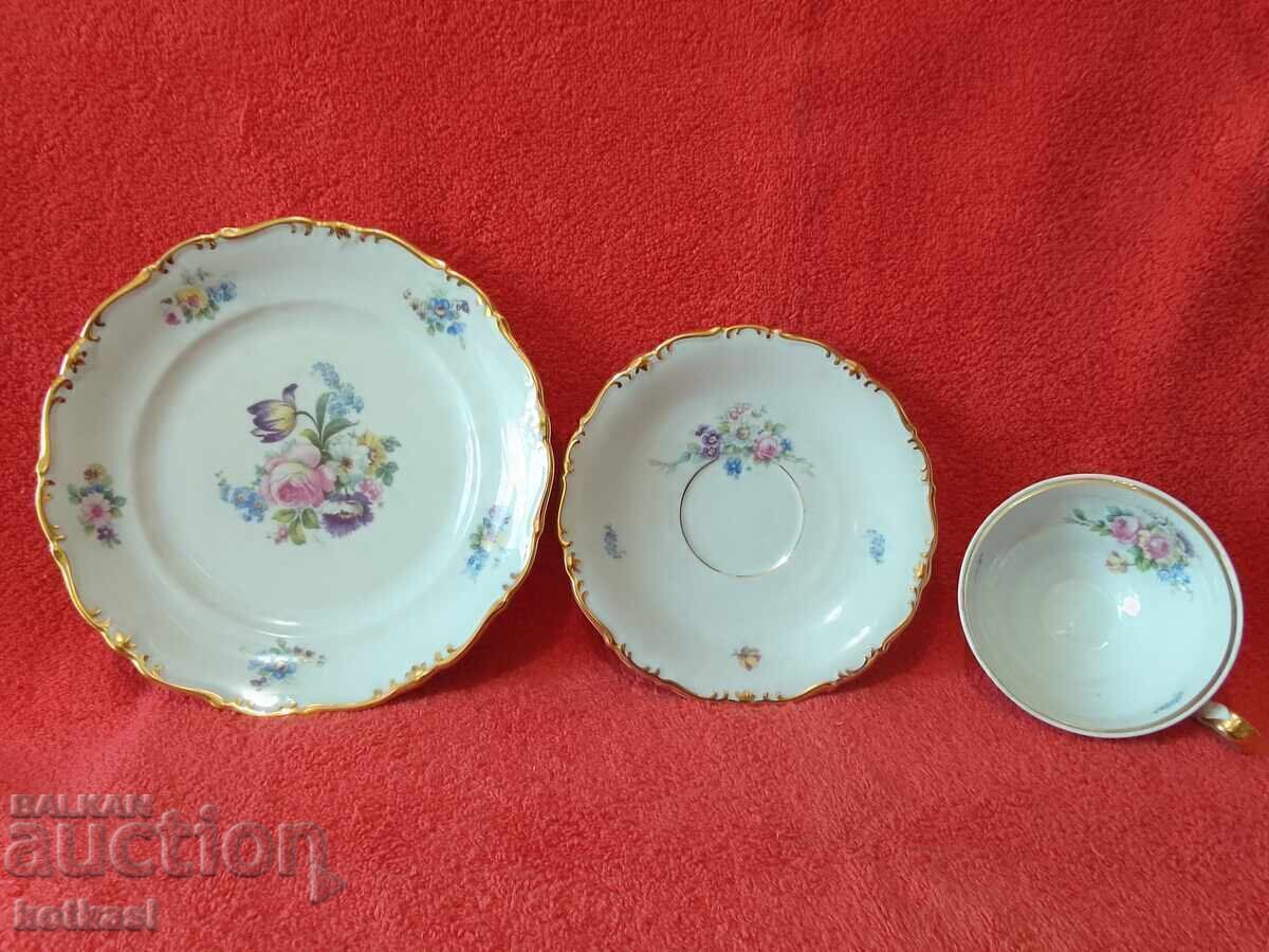 Licitație Set vechi triplu placat cu aur - ceașcă, 2 farfurii stare excelentă