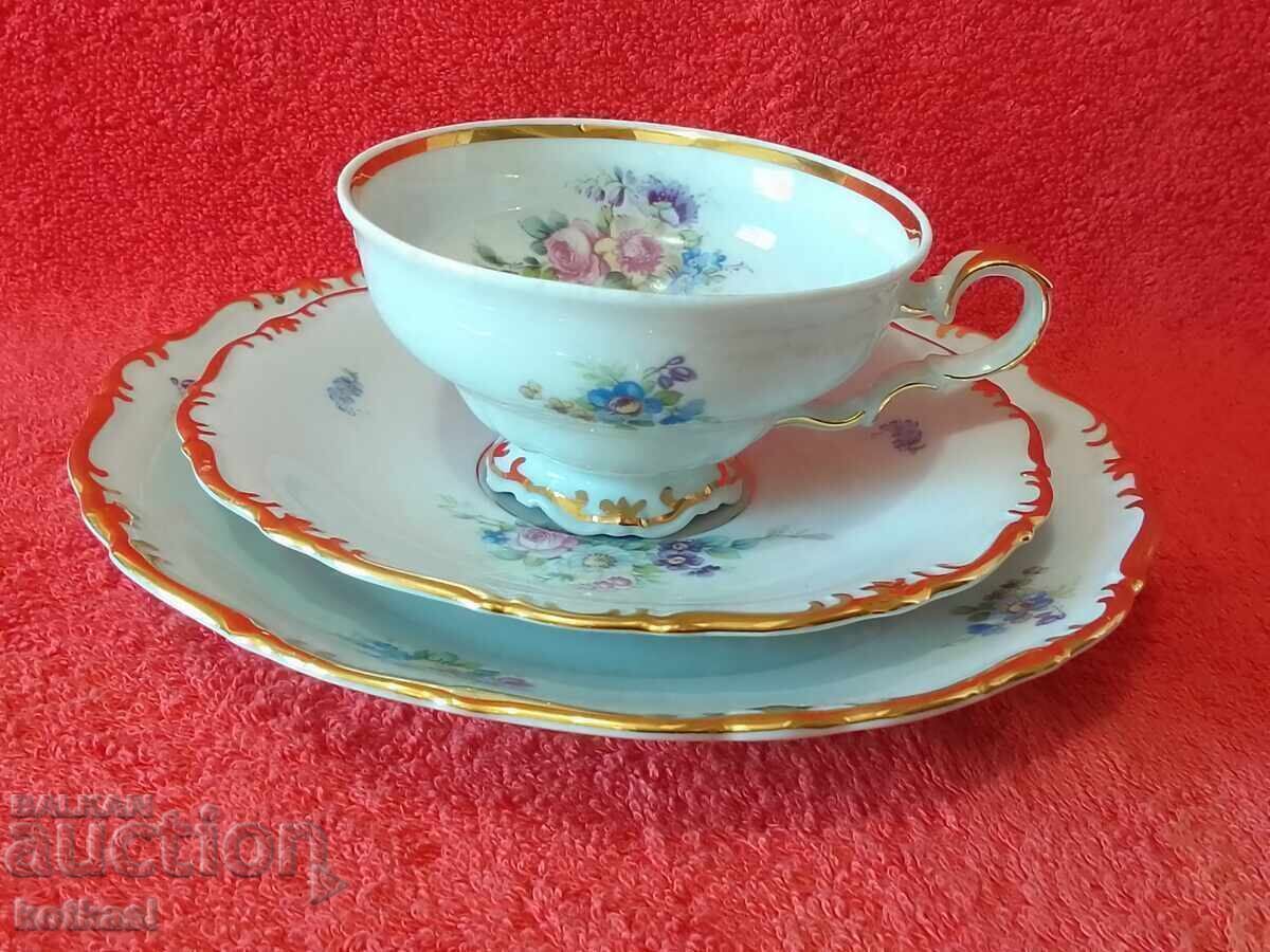 Set vechi triplu placat cu aur - ceașcă, 2 farfurii stare excelentă