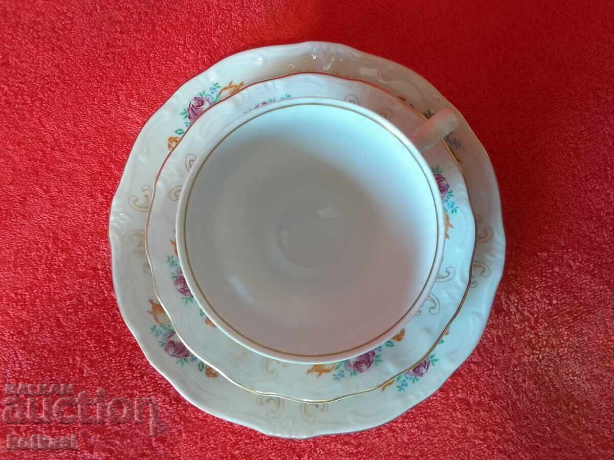 Set vechi de trei piese WEIMAR aurit - ceașcă, 2 farfurii Germania RDG - 7