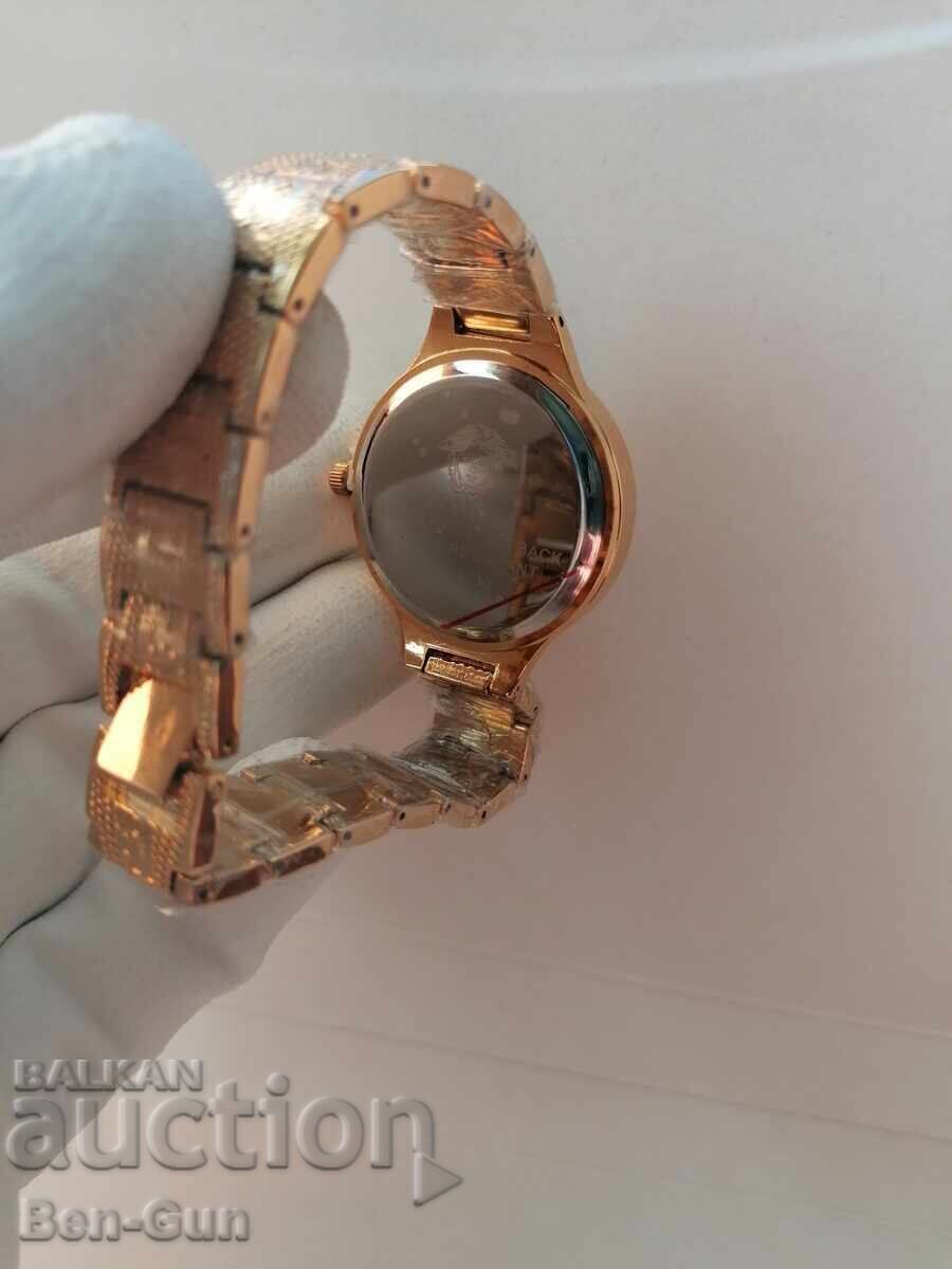 Дамски часовник "VERSACE" с цена 75.00 лв. | € 38.35 Дамски часовник "VERSACE" с цена 75.00 лв. | € 38.35