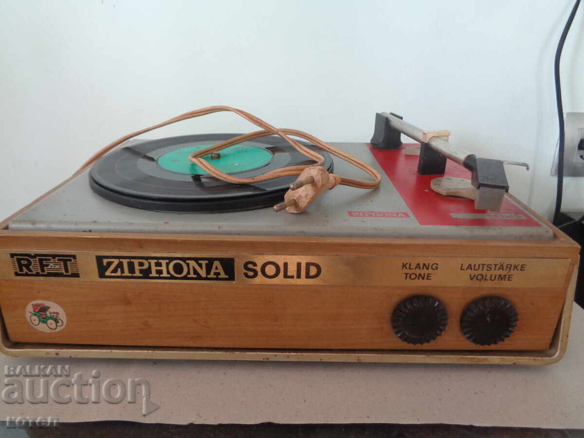 For sale: "Ziphona Solid" record player