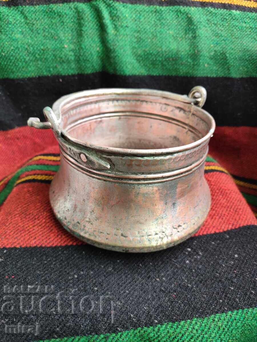 Аукцион СТАРО РЪЧНО КОВАНО МЕДНО КОТЛЕ, МЕНЧЕ