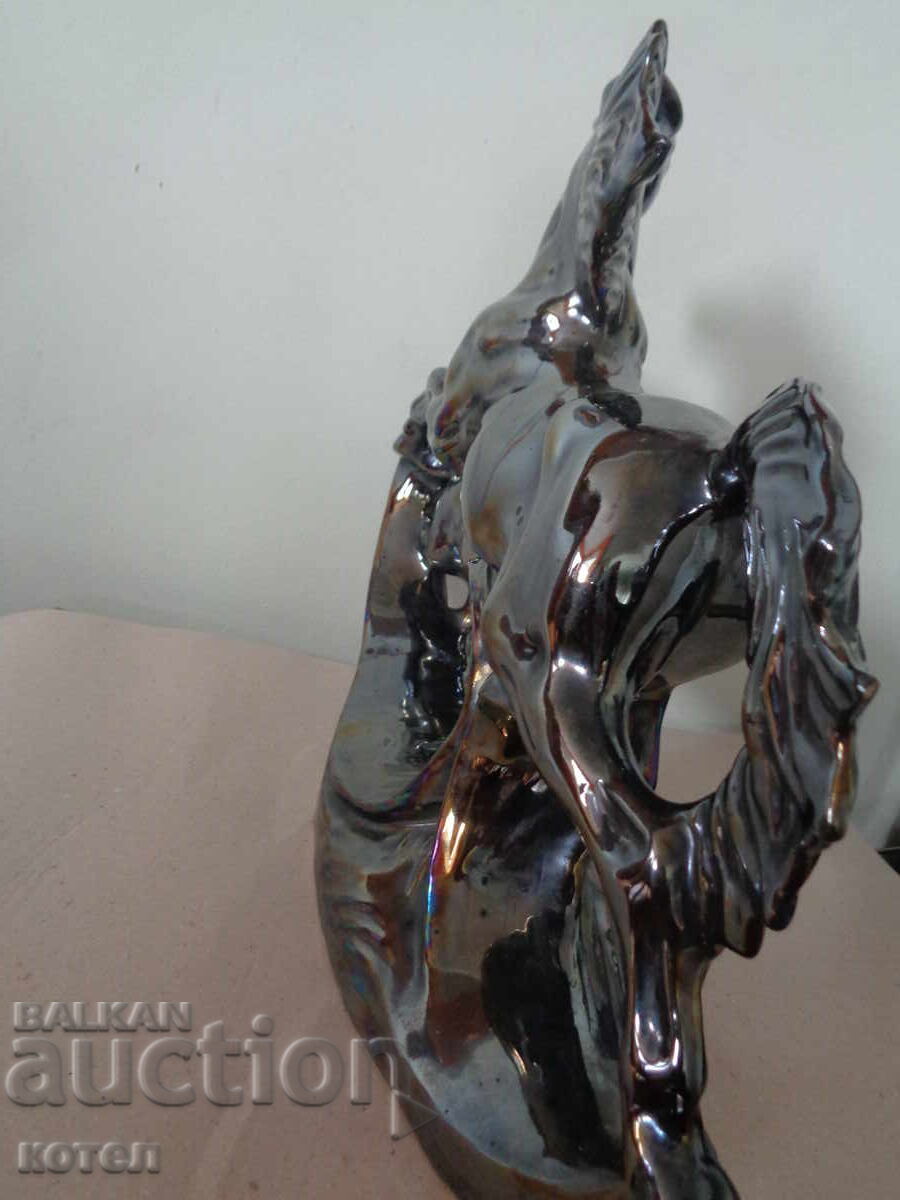 Доставка на Продавам порцеланова композиция на коне