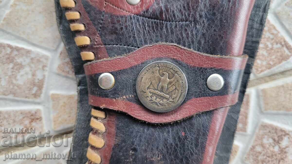 Centură cowboy pentru pistol împreună cu toc cu preț 68.89 BGN | € 35.22 Centură cowboy pentru pistol împreună cu toc cu preț 68.89 BGN | € 35.22
