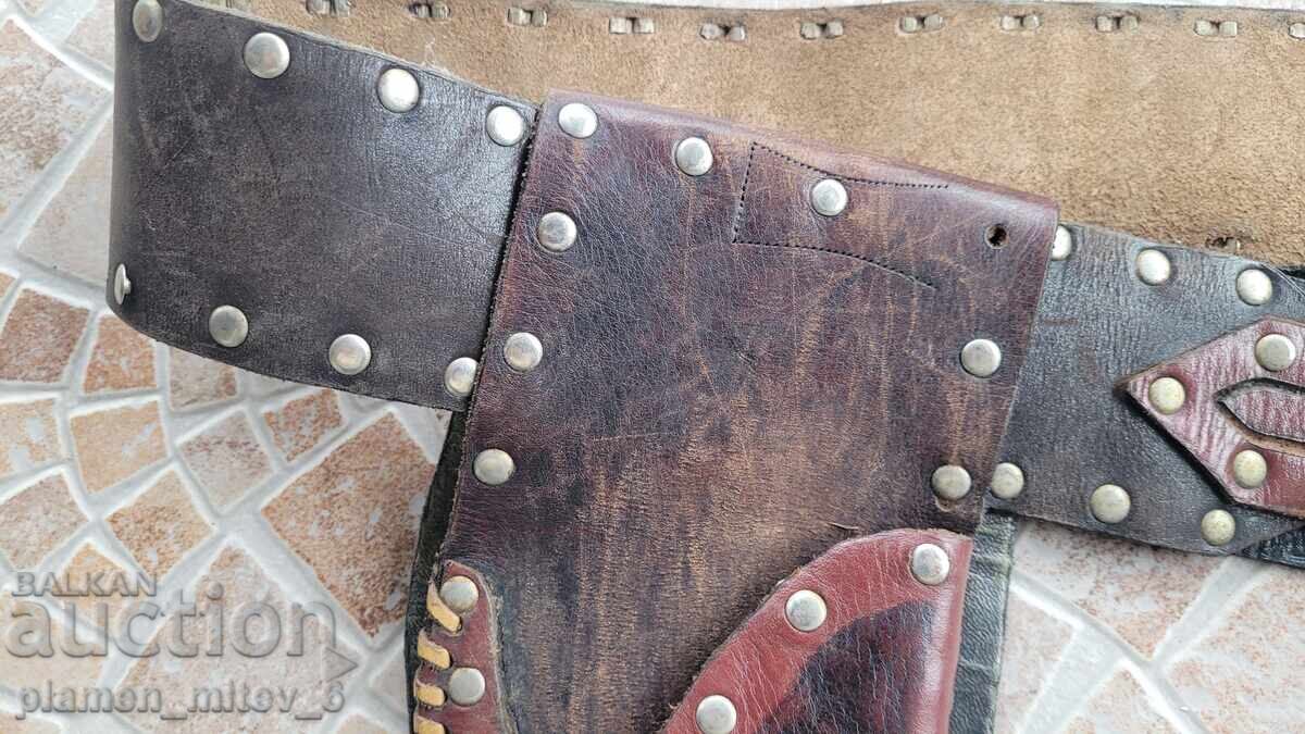 Licitație Centură cowboy pentru pistol împreună cu toc Licitație Centură cowboy pentru pistol împreună cu toc