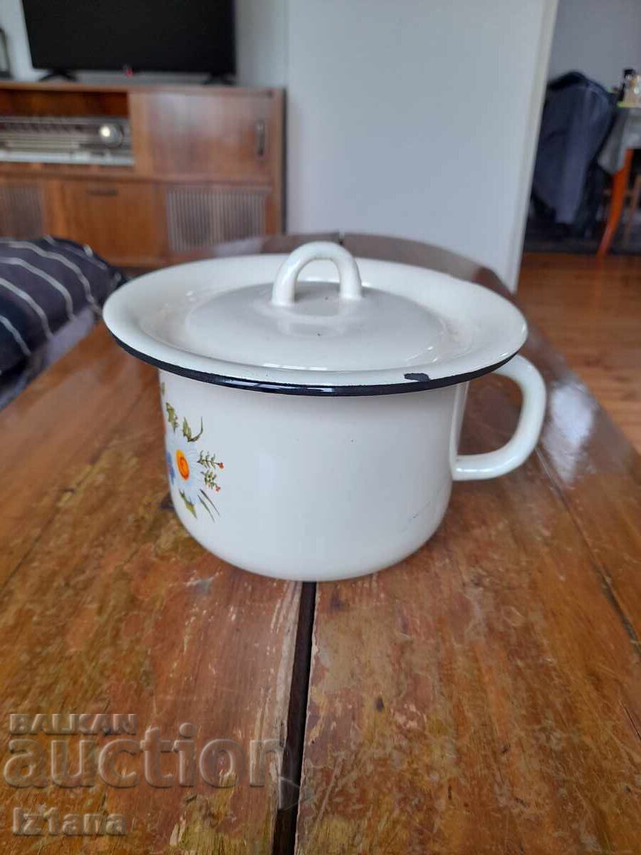 Παλιά επισμαλτωμένη γλάστρα, Πλίνθος Παλιά επισμαλτωμένη γλάστρα, Πλίνθος