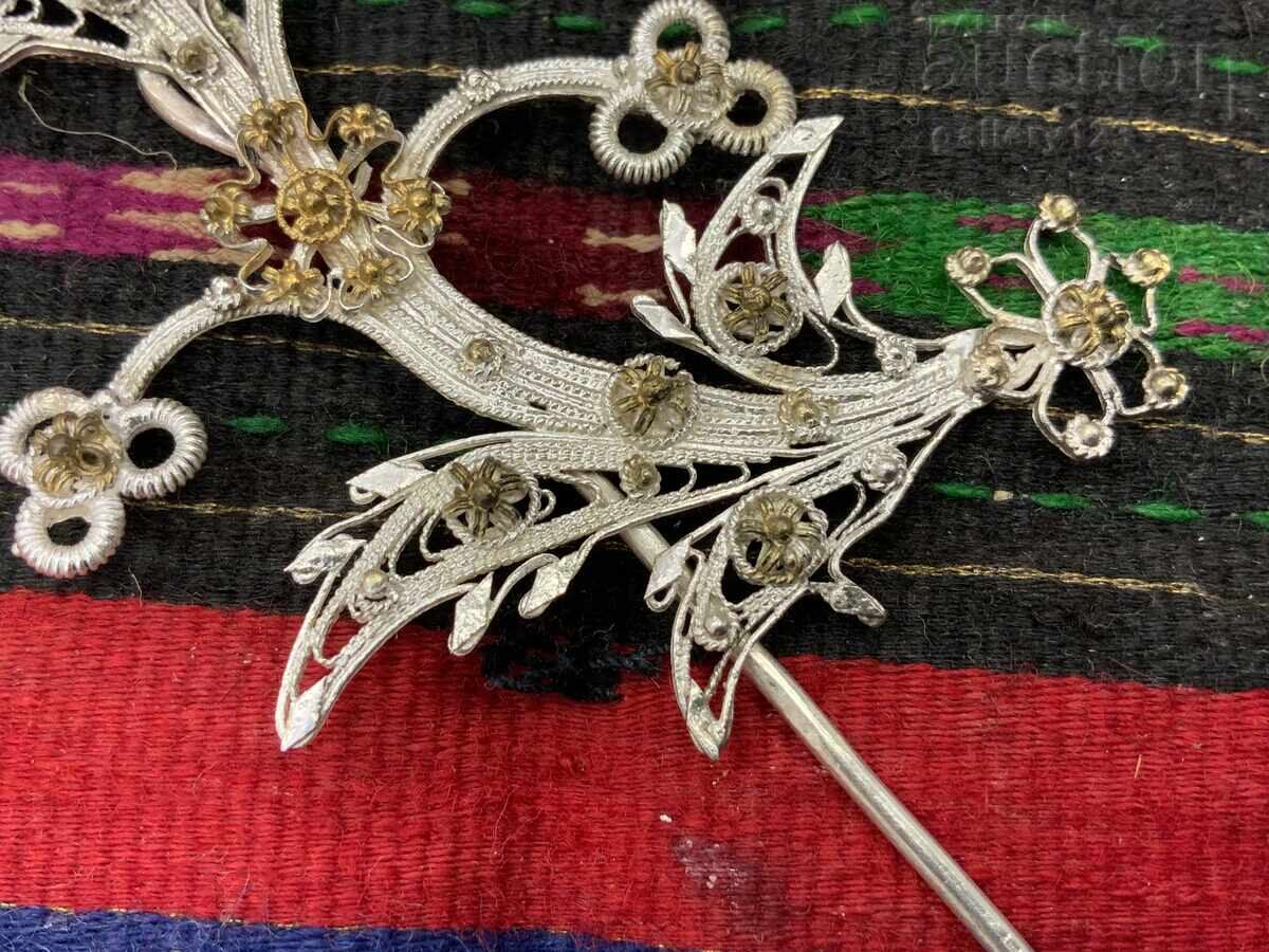 Delivery of Revival-era Vidin silver filigree needle with gold plating Delivery of Revival-era Vidin silver filigree needle with gold plating