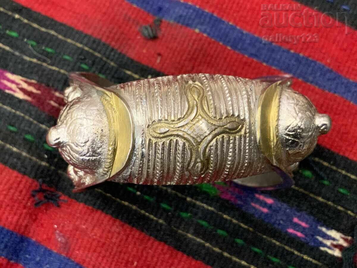 Αναγεννησιακό βραχιόλι "ρογάτκα", κουμπέλι ασήμι, σκαλιστό επιχρύσωμα με τιμή 176.00 BGN | € 89.99 Αναγεννησιακό βραχιόλι "ρογάτκα", κουμπέλι ασήμι, σκαλιστό επιχρύσωμα με τιμή 176.00 BGN | € 89.99