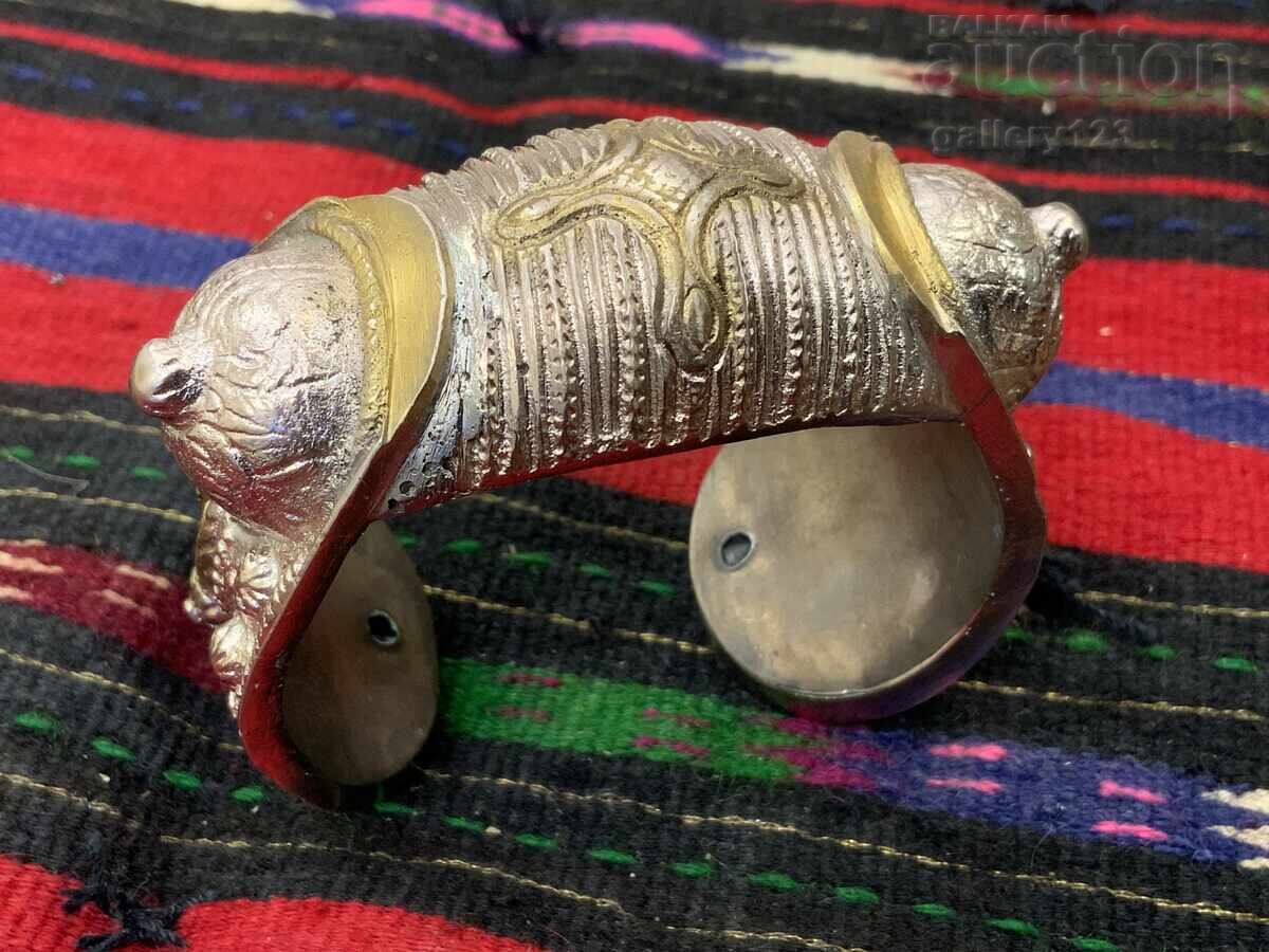 Αναγεννησιακό βραχιόλι "ρογάτκα", κουμπέλι ασήμι, σκαλιστό επιχρύσωμα Αναγεννησιακό βραχιόλι "ρογάτκα", κουμπέλι ασήμι, σκαλιστό επιχρύσωμα