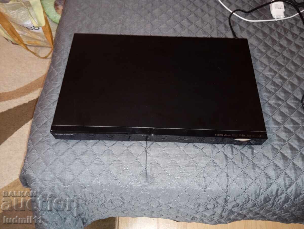 Παράδοση DVD με ενσωματωμένο ενισχυτή και ραδιόφωνο